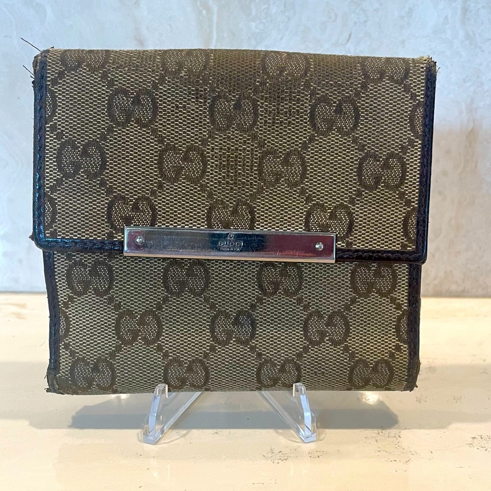 EUC Gucci monogram wallet